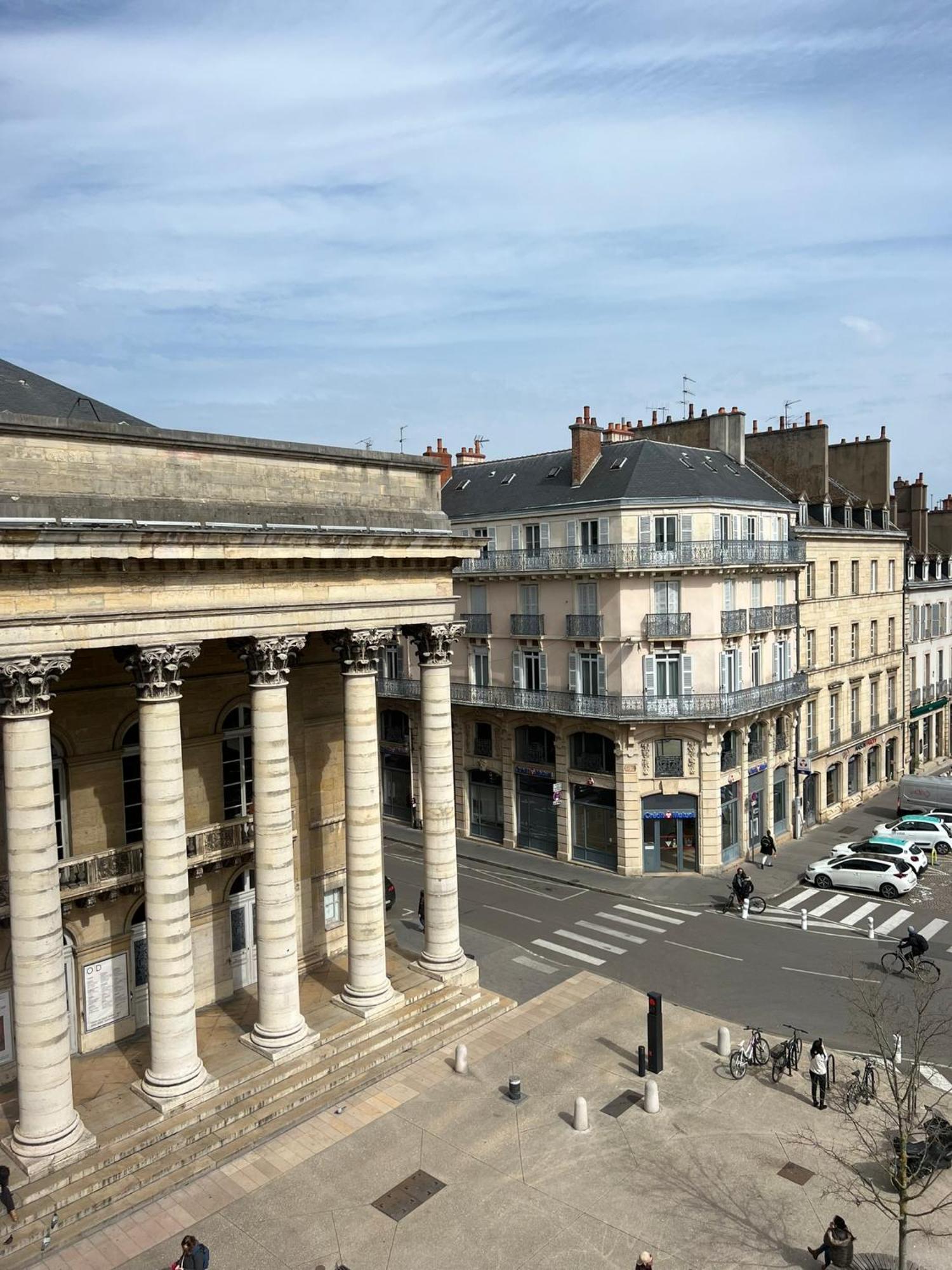 Le Theatre : Centre Historique Dijon Exterior foto
