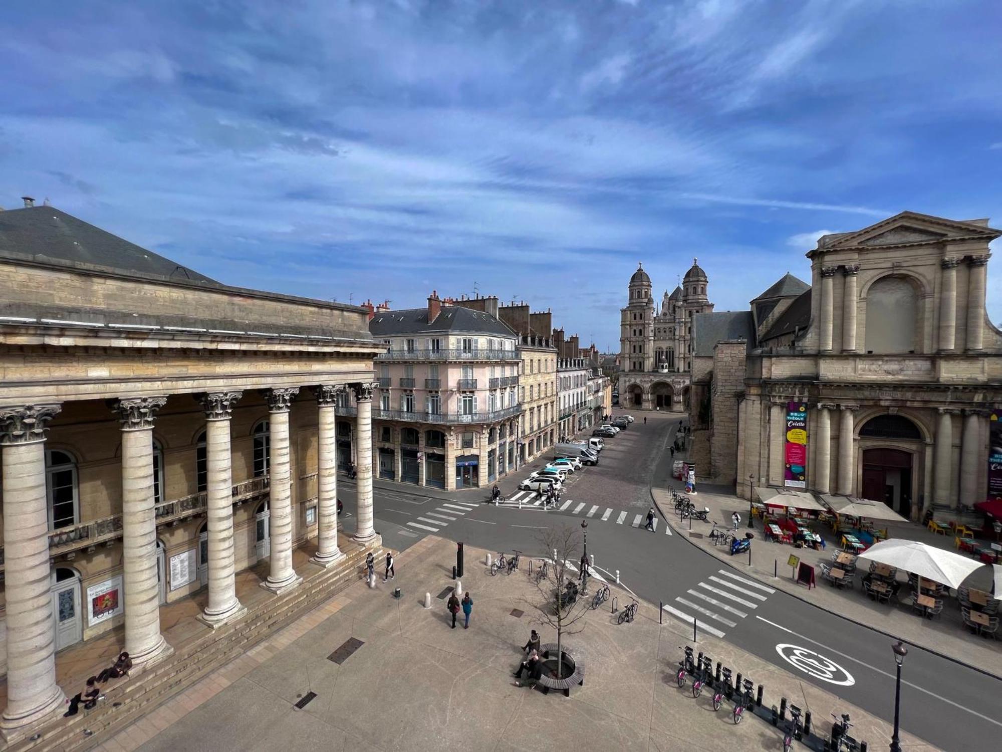 Le Theatre : Centre Historique Dijon Exterior foto